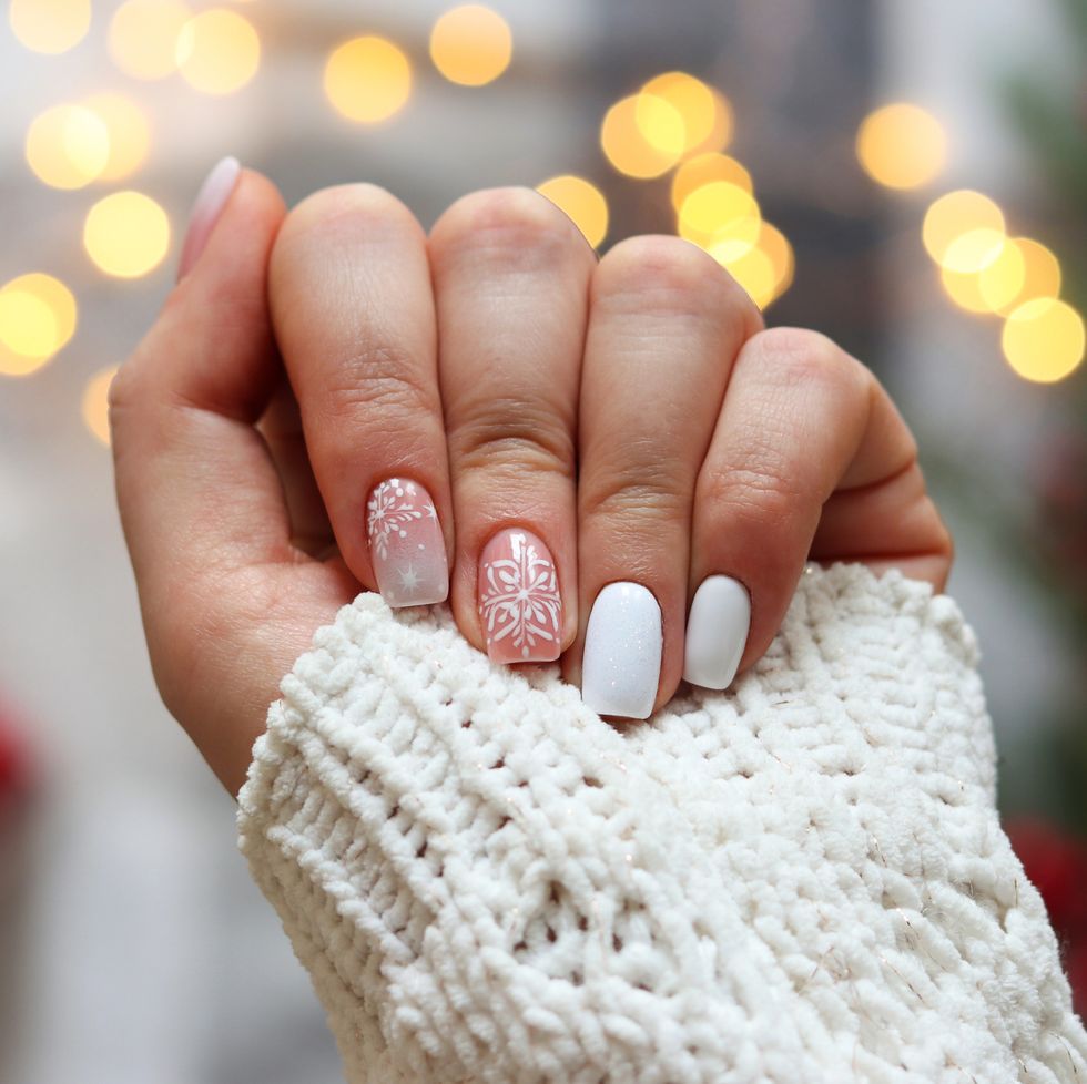 white christmas nail designs